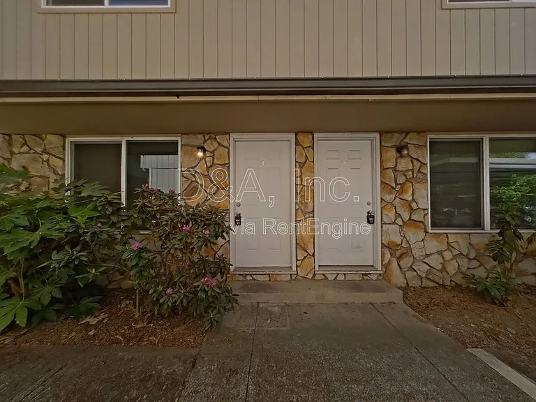 108 NE Conifer Blvd #3 — Photo 1
