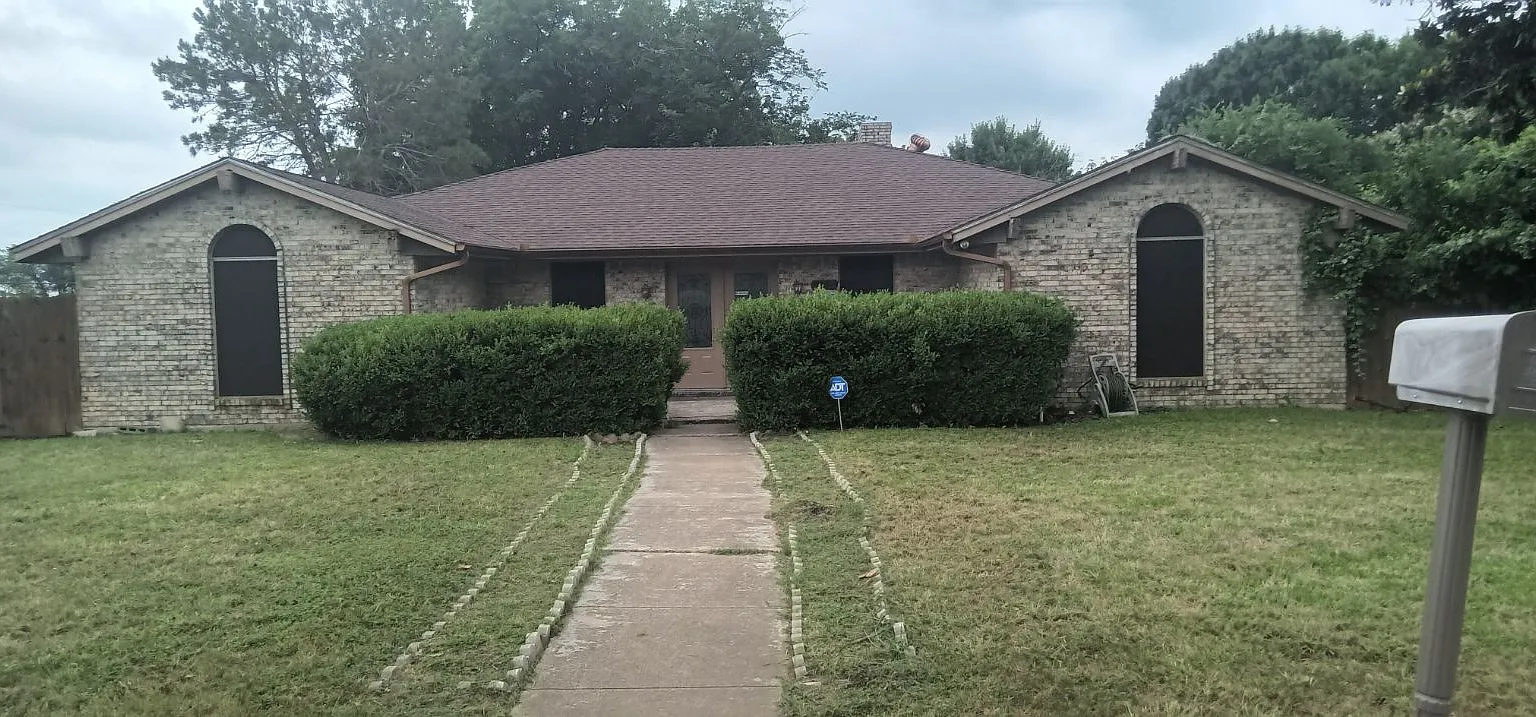 4 bed, 2300 sqft, $2,500 — Photo 1
