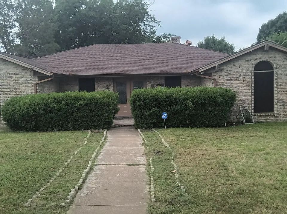 1048 Cloverdale Ln