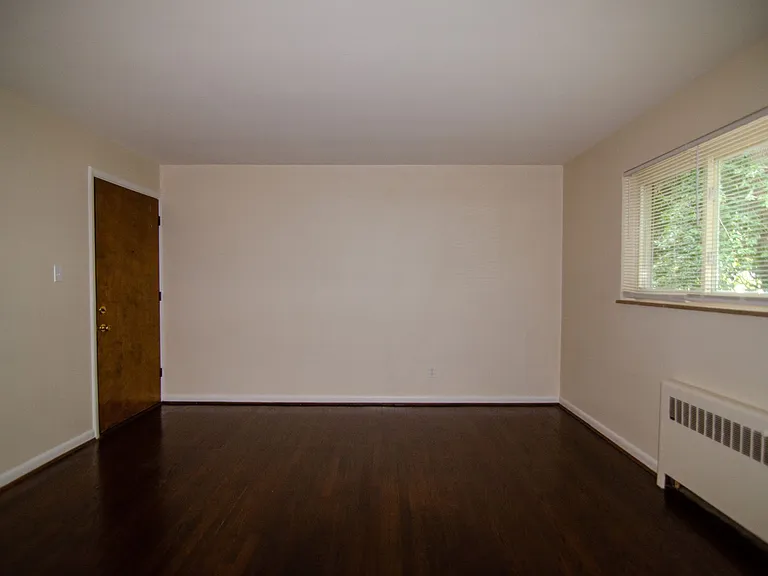 Spacious Apartments in Delhi Twp — Photo 2