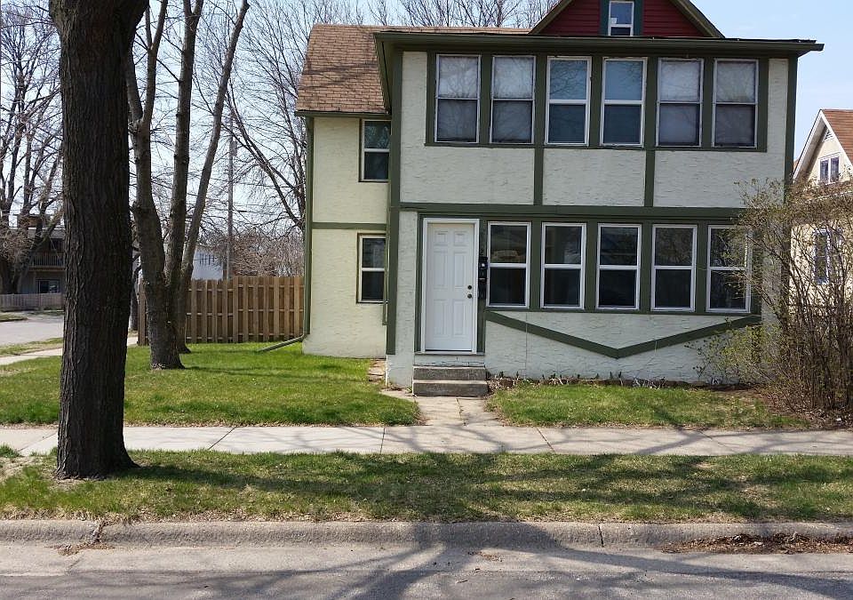 1st image of 2302 6th St NE #1