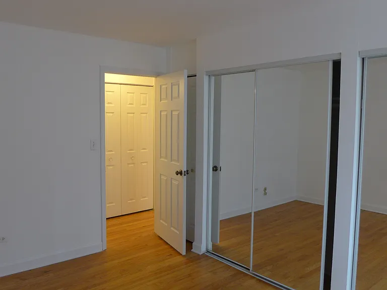 Foster Beach Apartments — Photo 8