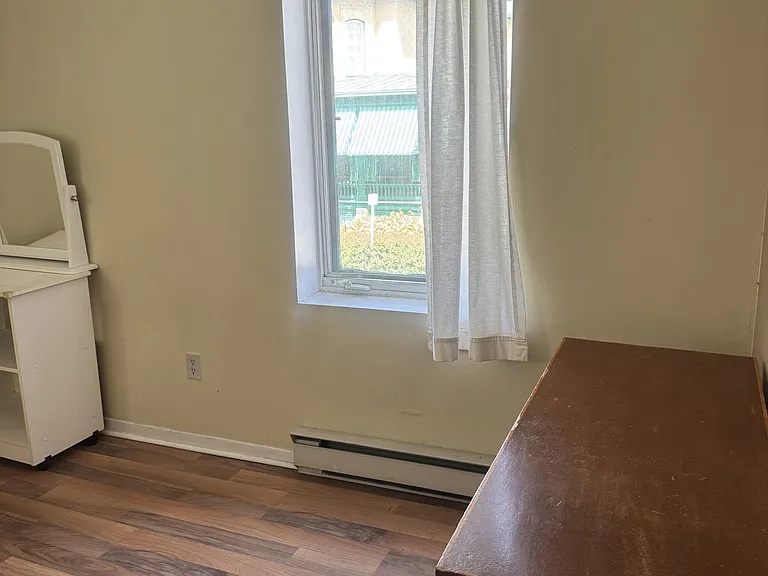 327 Laurier Ave E — Photo 12