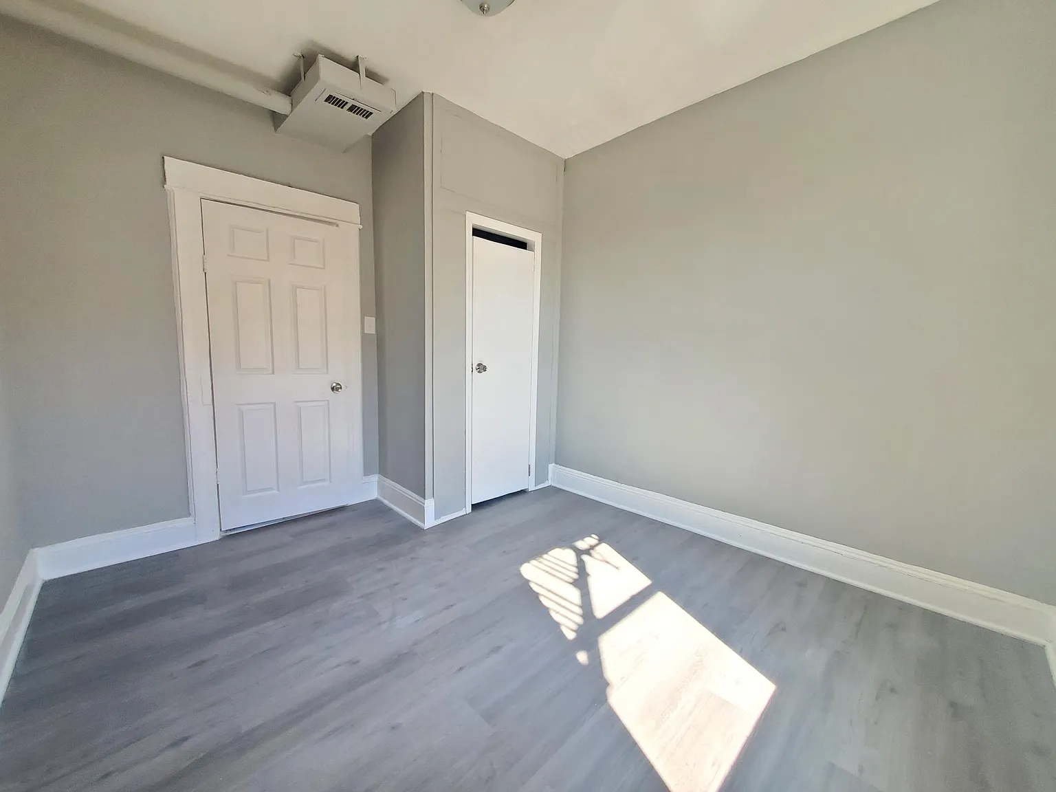 2 bed, 800 sqft, $2,050 — Photo 3