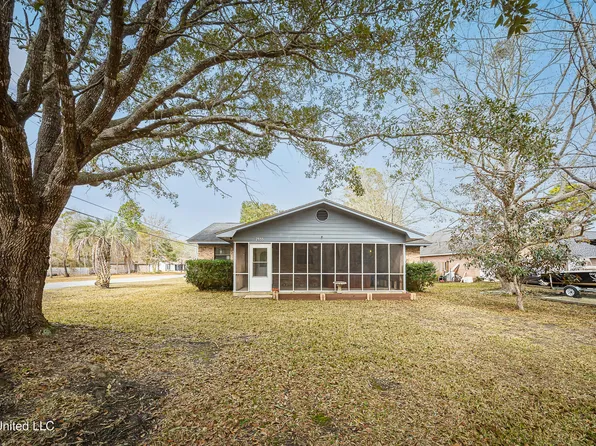 2433 Santa Cruz Dr, Gautier, MS 39553