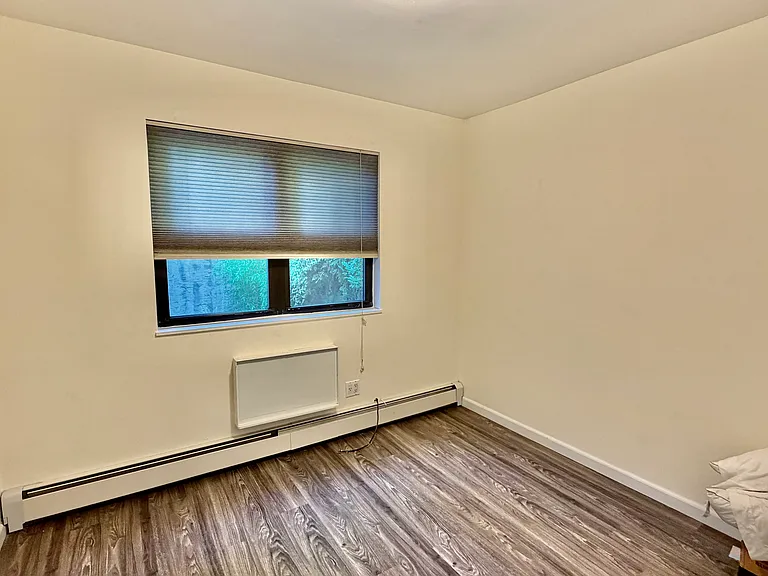 6917 Little Neck Pkwy #1 — Photo 8