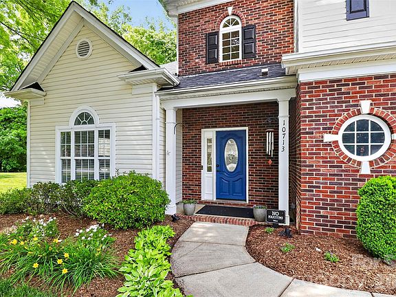 3rd image of 10713 Huntington Meadow Ln