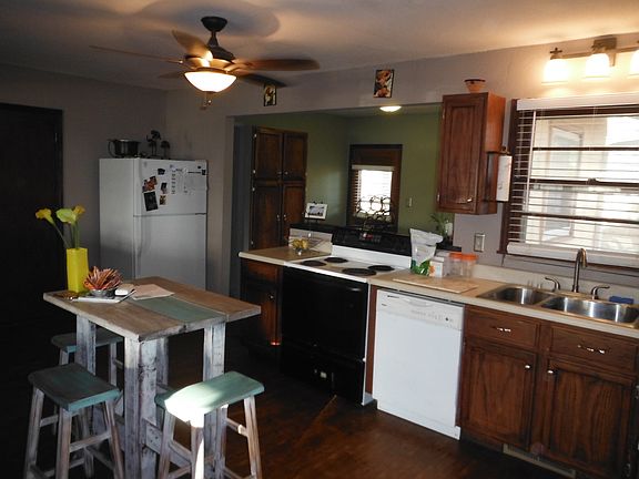 4th image of 2400 Melencamp Ave