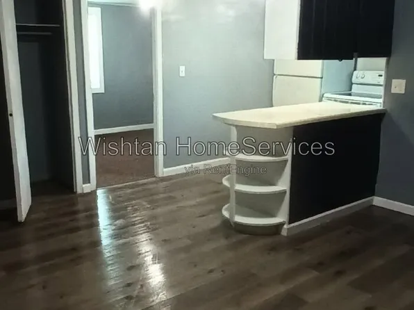 225 S Jackson St #C, Blandinsville, IL 61420