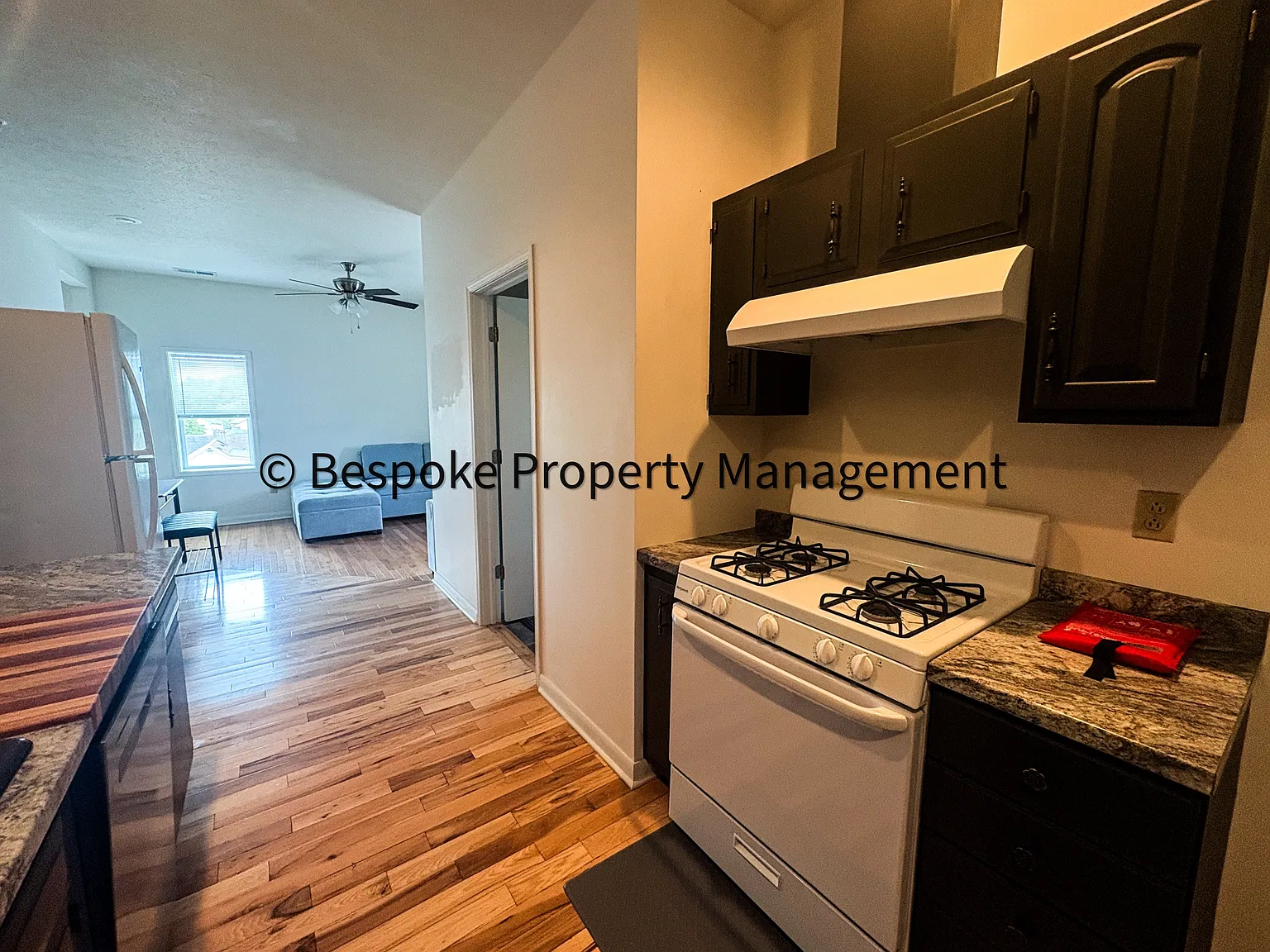 2027 Hamill Avenue - B — Photo 3