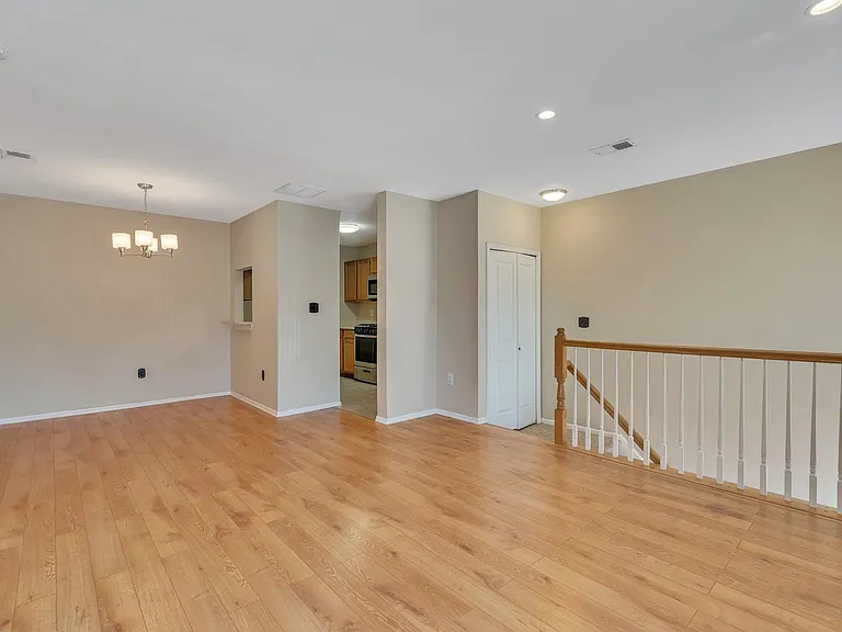 1041 Cumberland Ct — Photo 4