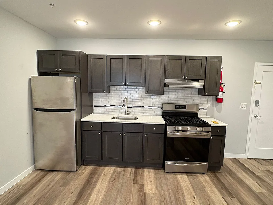 100 Carroll St #505