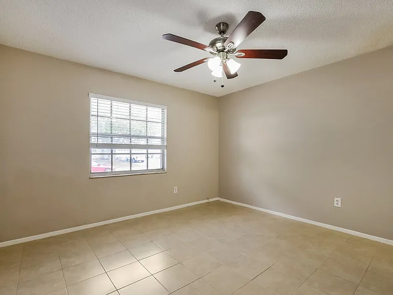 542 Salerno Dr — Photo 8