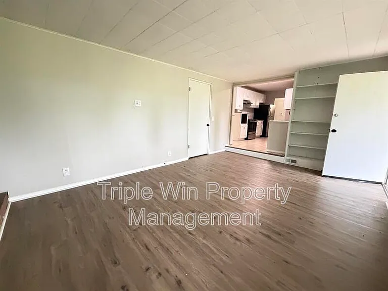 10805 Landseer Dr — Photo 10