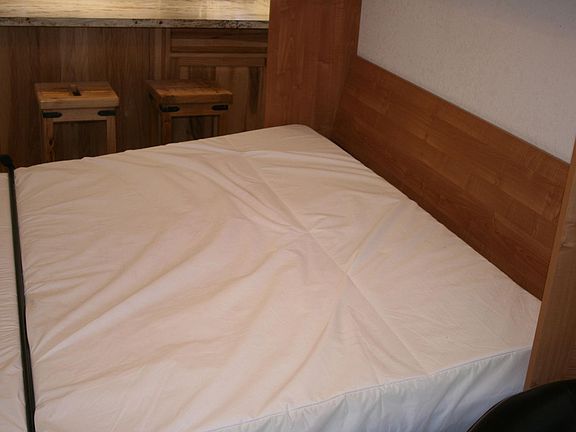 4th image of 2386 Tolani Trl
