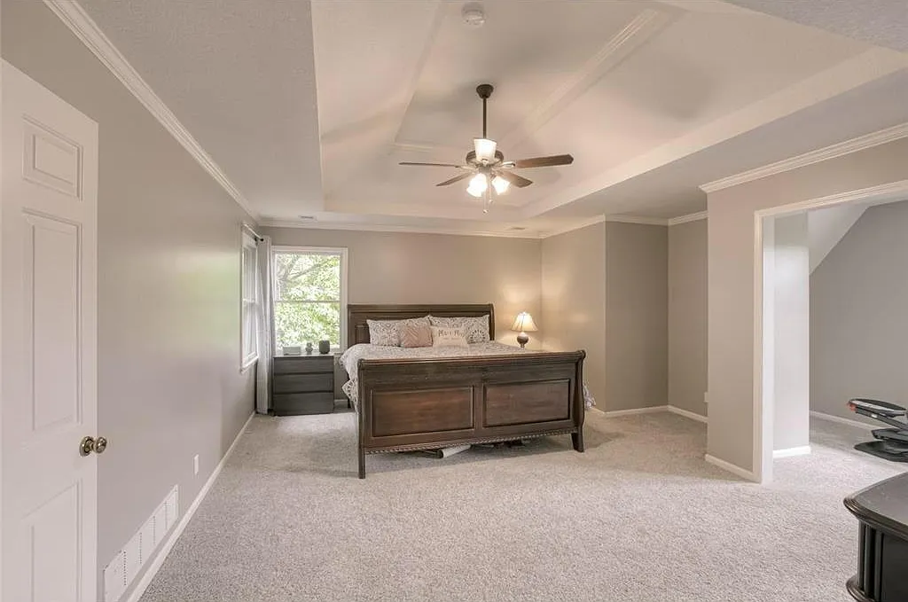 5 bed, 4000 sqft, $4,400 — Photo 4