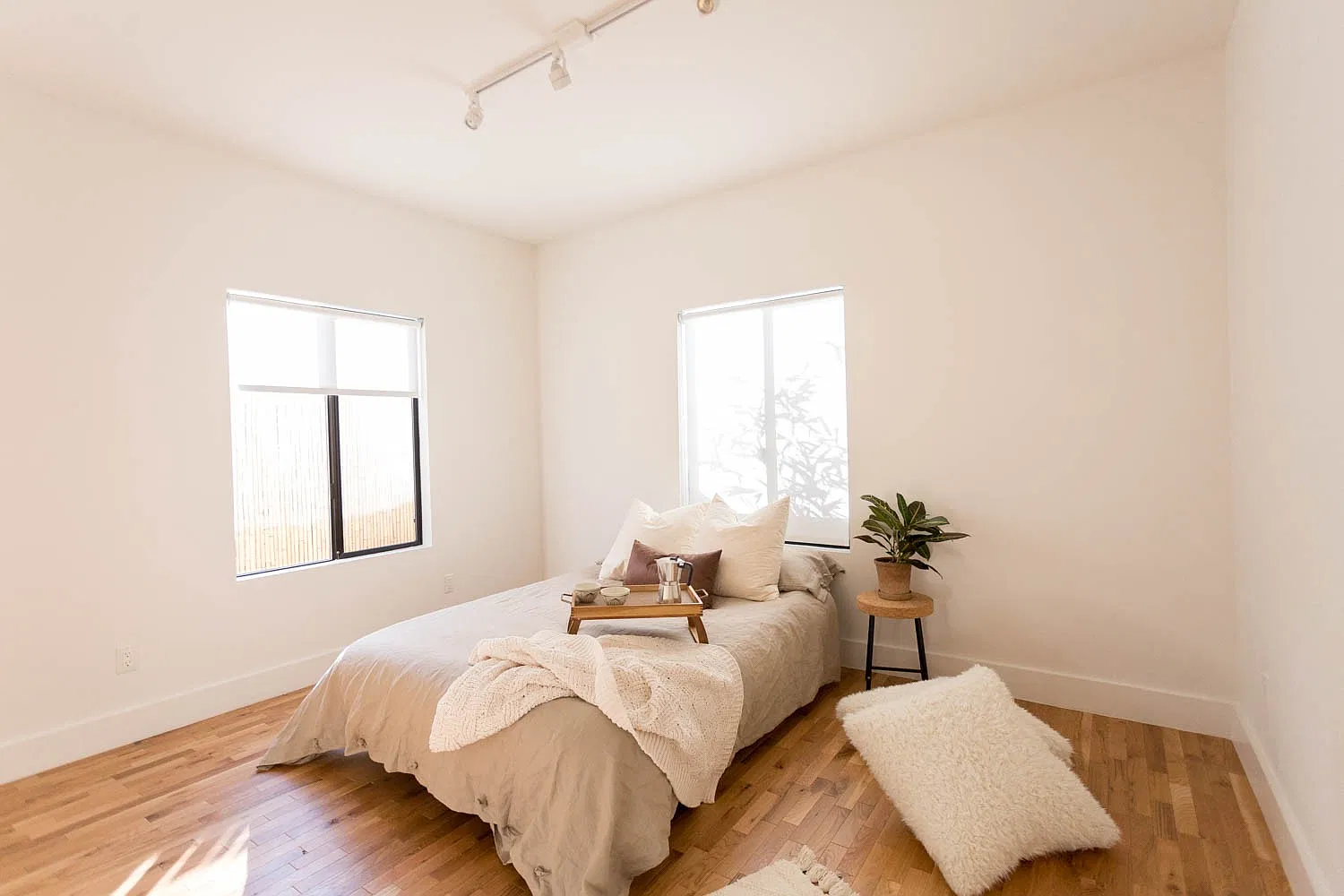 3 bed, 950 sqft, $3,645 — Photo 3