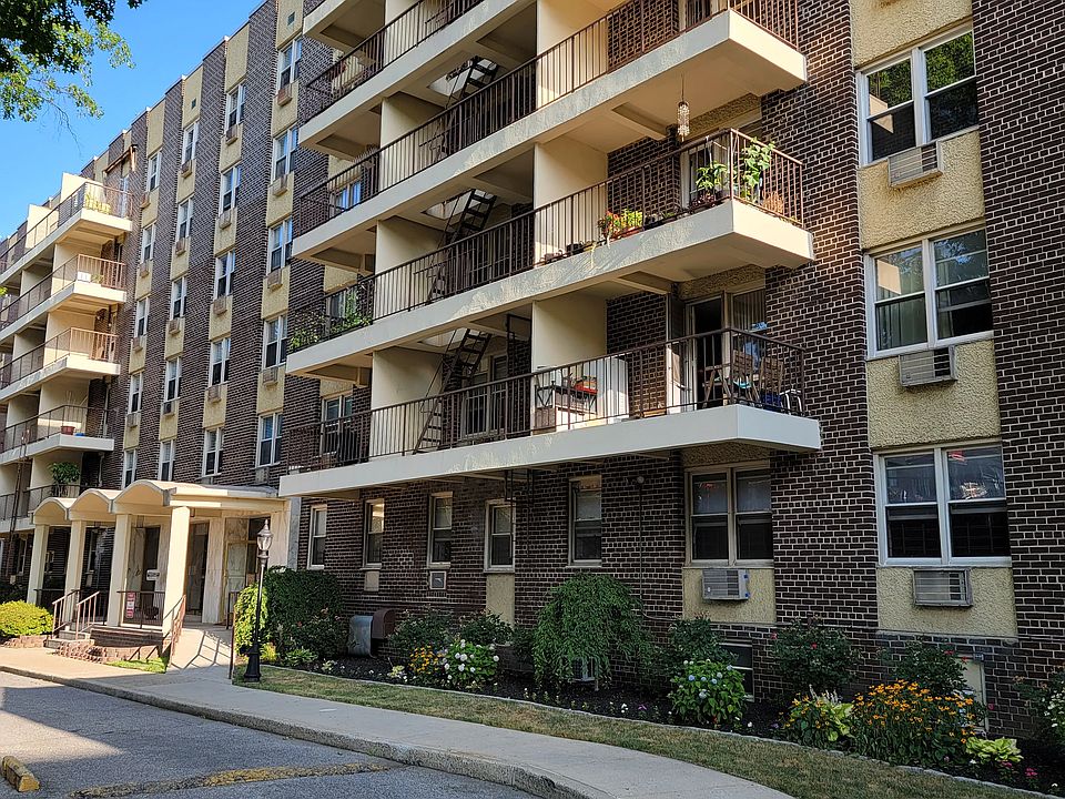 1st image of 14055 34th Ave APT 4L