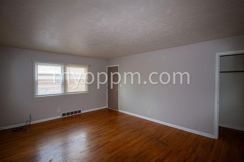 1st image of 806 N 46th St APT 4