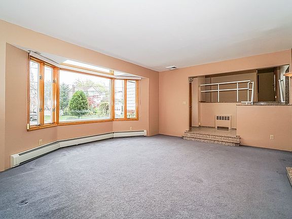 3rd image of 66 Lakeshore Blvd