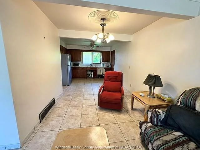 921 Kennedy Dr W — Photo 4
