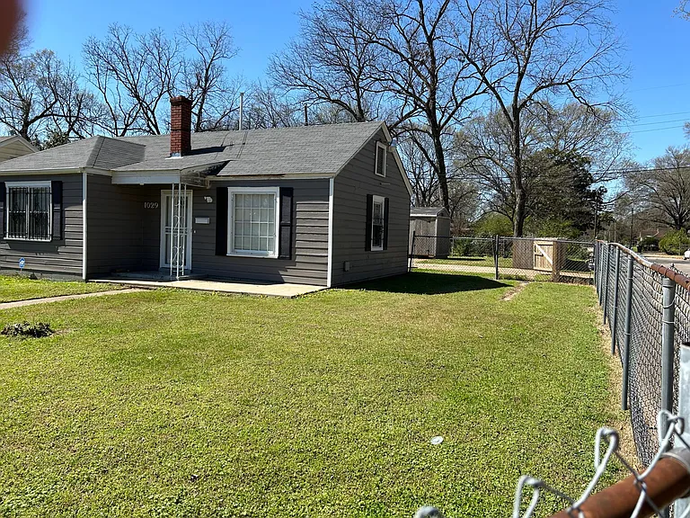 1029 Woodbury St — Photo 11
