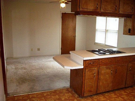 5th image of 1537 W Avenue B