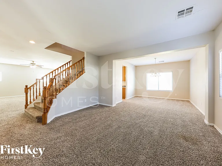 15608 N 172nd Ln — Photo 3