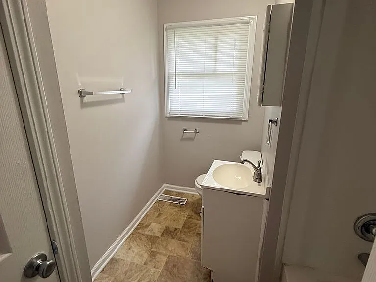 2 Philip Ct — Photo 11