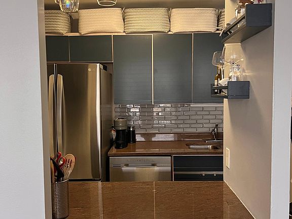 5th image of 4343 N Clarendon Ave APT 1013
