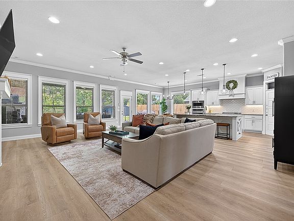 4th image of 1931 Shepherd Blvd