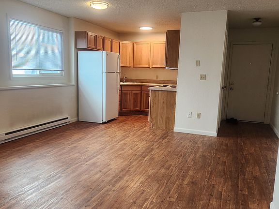 3rd image of 187 Rosewood Dr Unit B