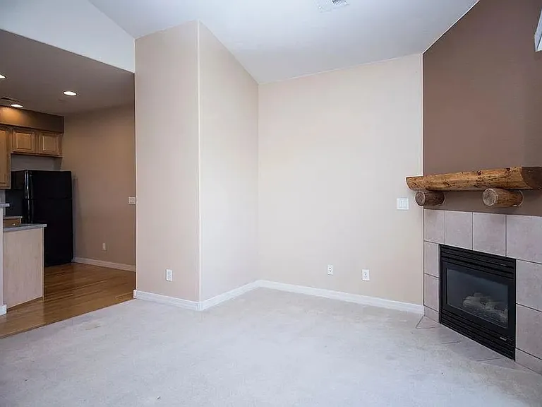 5220 Boardwalk Dr #F33 — Photo 7