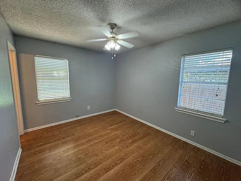 801 Park Plaza Dr — Photo 14