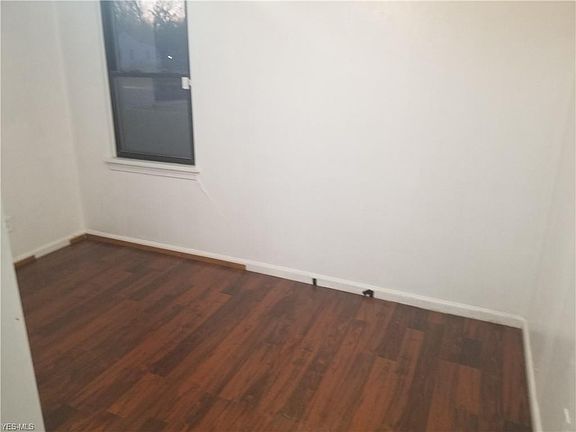 4th image of 685 E 260th St