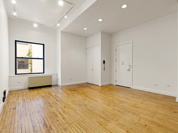 65 W 13th St APT 5A, New York, NY 10011