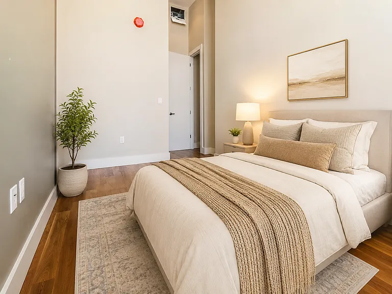 252 Melrose St #3R — Photo 6