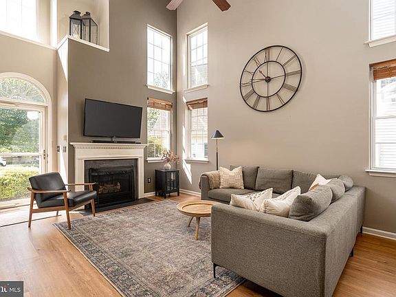 3rd image of 1883 Meadow Ridge Dr