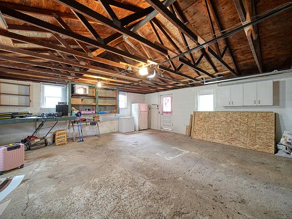 5th image of 933 Varden Dr