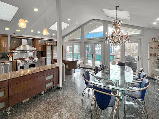 Sold by Compass | media 2