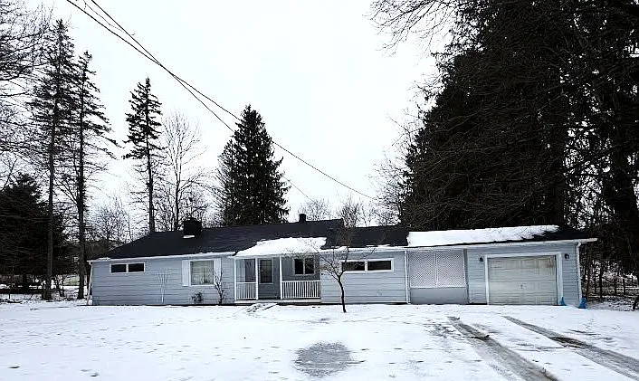 82 W University St photo 1