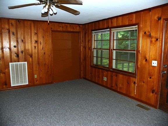3rd image of 2370 Yager Rd