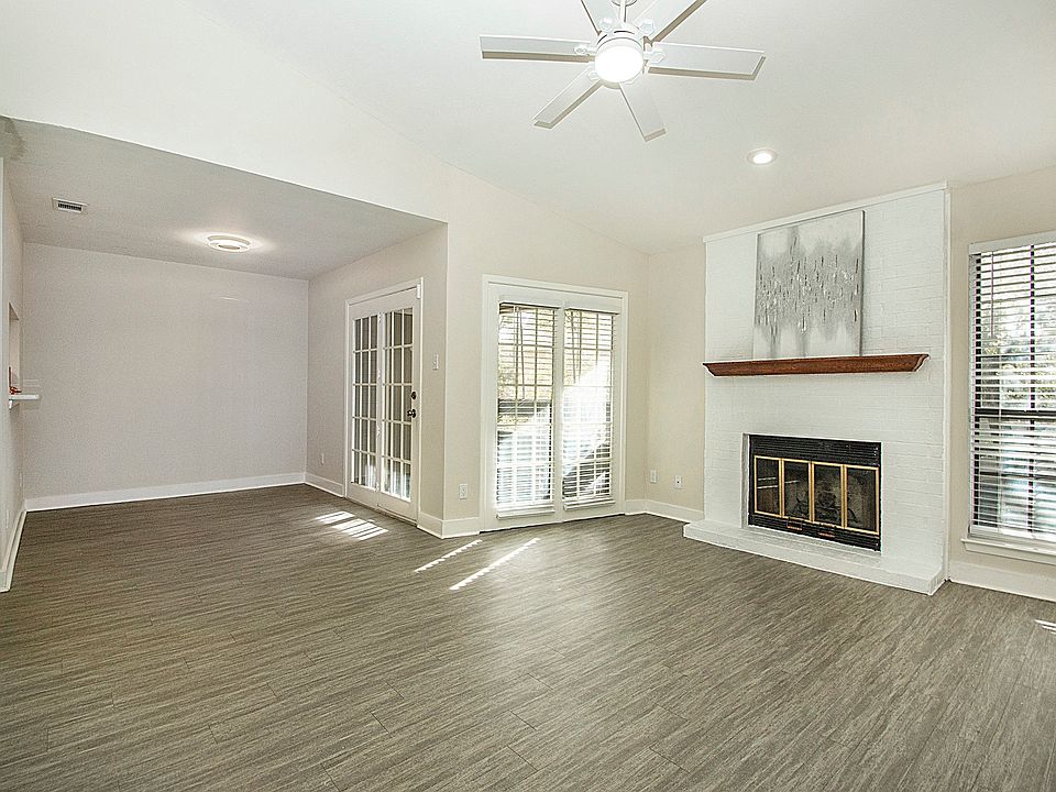 1st image of 1104 Riverchase Ln Unit 204