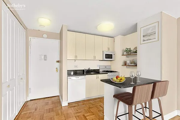 Sold by Sotheby's International Realty | media 7