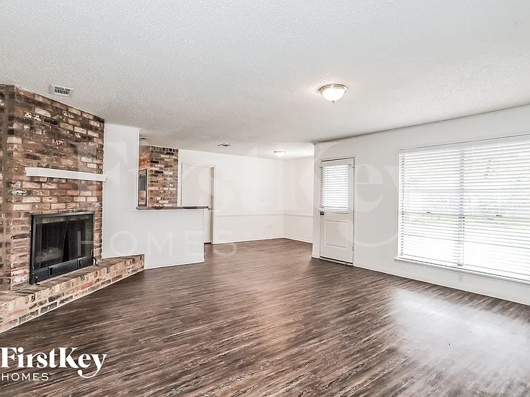26218 Maplewood Dr — Photo 7