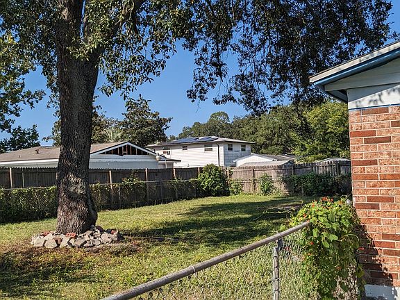 3rd image of 8158 GALAXIE Drive