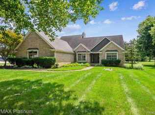 12645 Ann Lynn Dr, South Lyon, MI