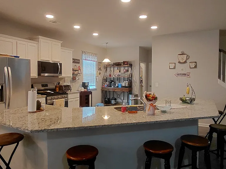 Laurelcrest Ln — Photo 3