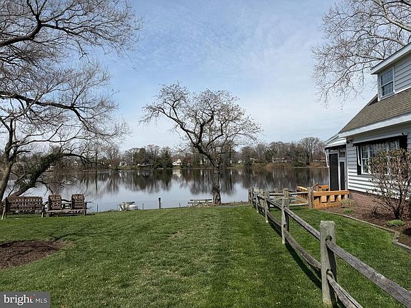 2nd image of 100 Mill Pond Dr Unit 6