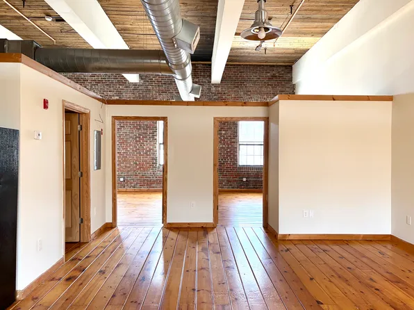125 Goff Ave, Pawtucket, RI 02860